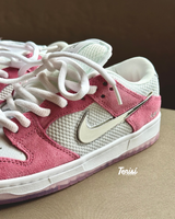 Nike SB Dunk Low x April “Pink” vista 3