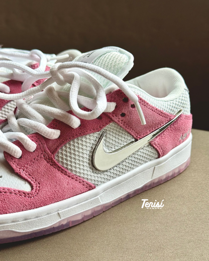 Nike SB Dunk Low x April “Pink”