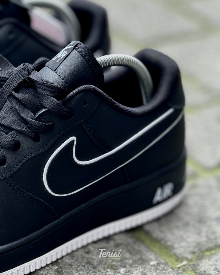 Nike Air Force 1 Low  “Panda” look 2