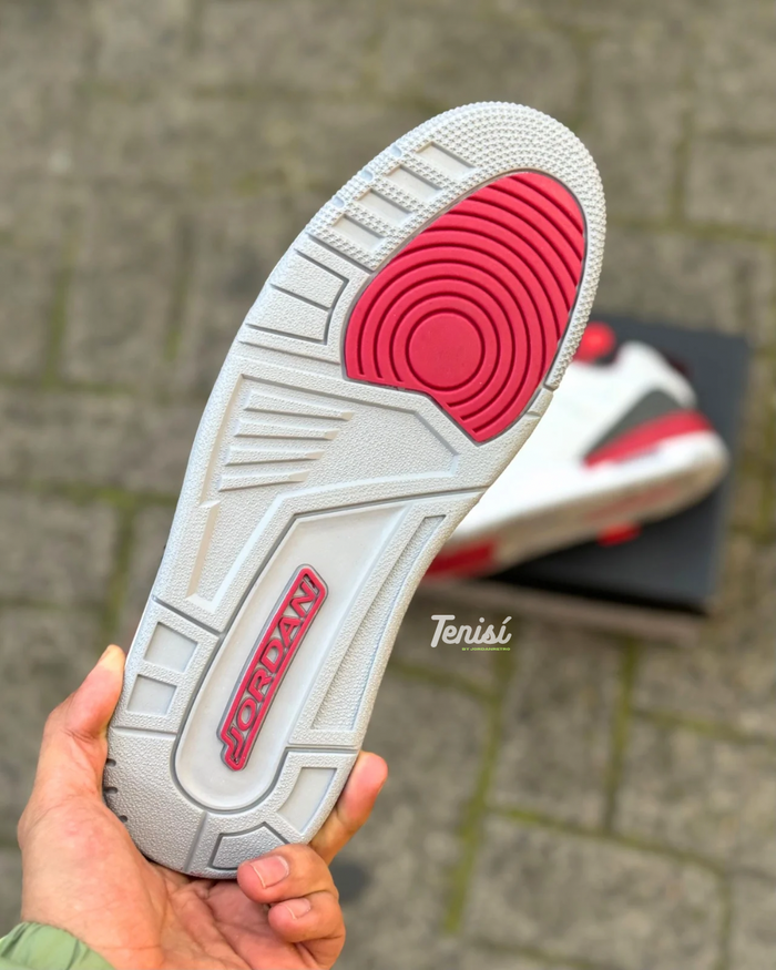 Jordan Spizike Low own “Fire Red” look 4