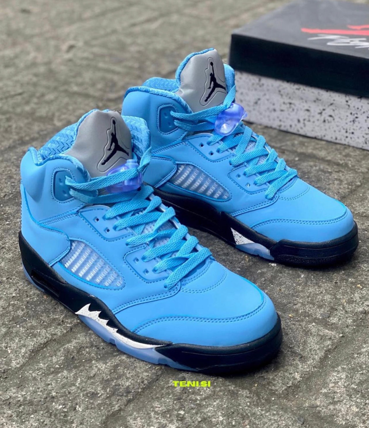 Air Jordan 5 retro “UNC”
