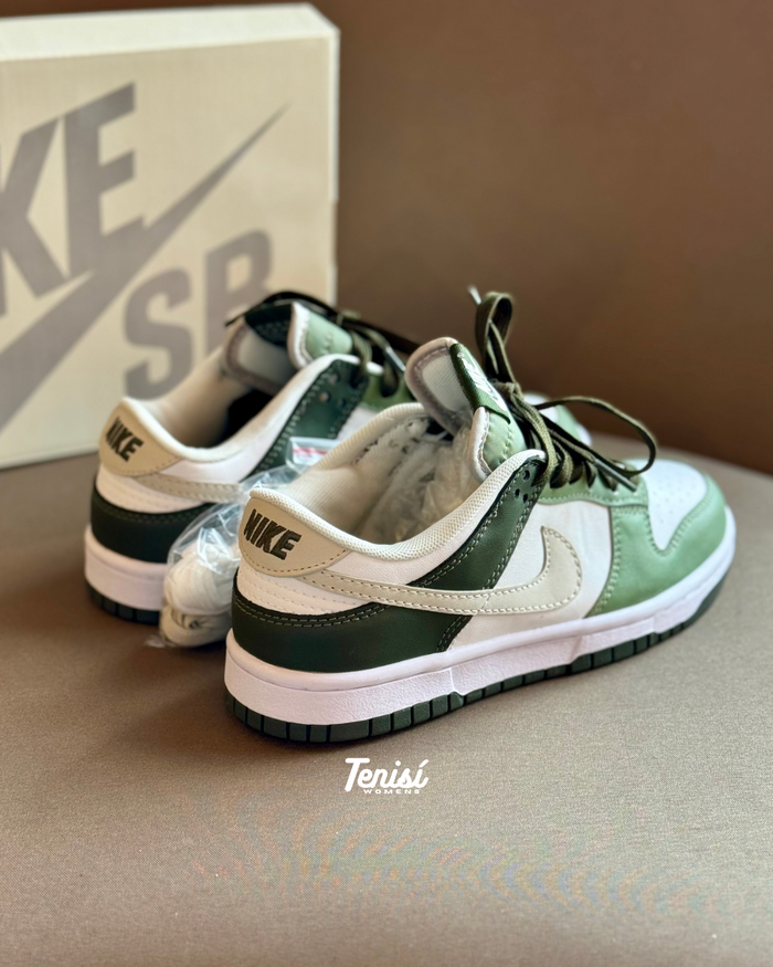 Nike Dunk Low “Green” look 2
