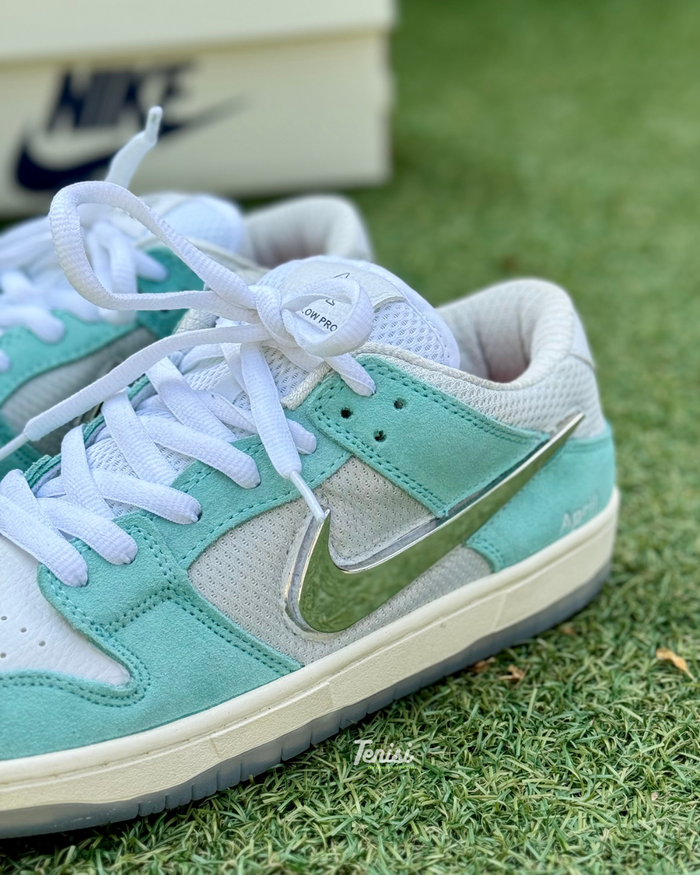 Nike Dunk x April look 1