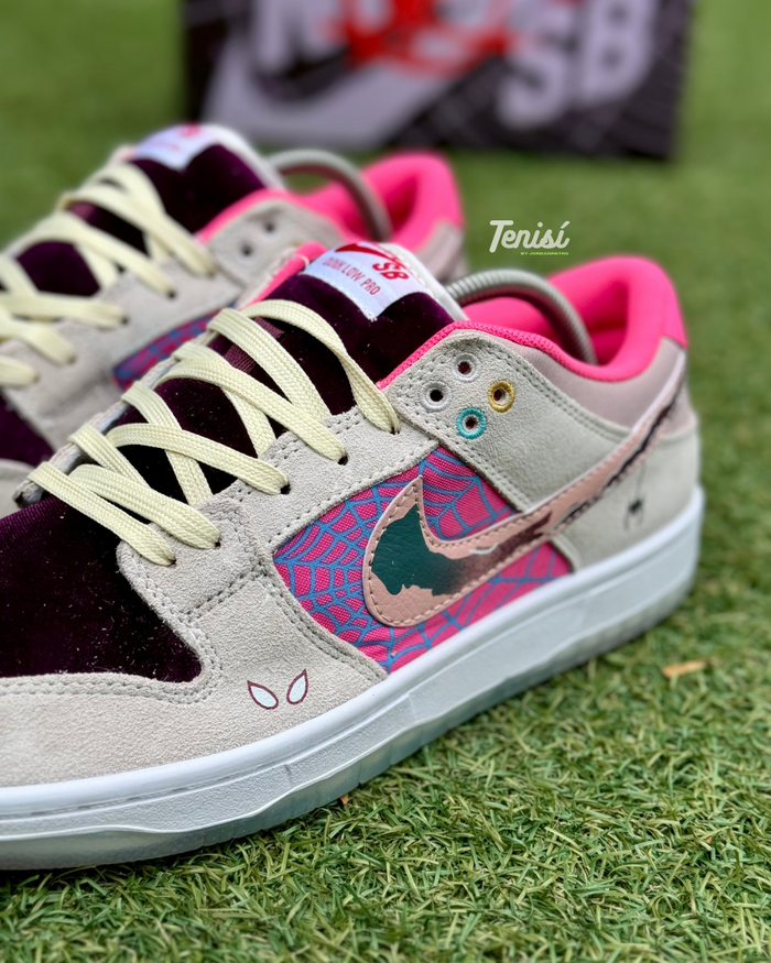 Nike Dunk Low x Spider-Verse "Gwen Stacy" look 1