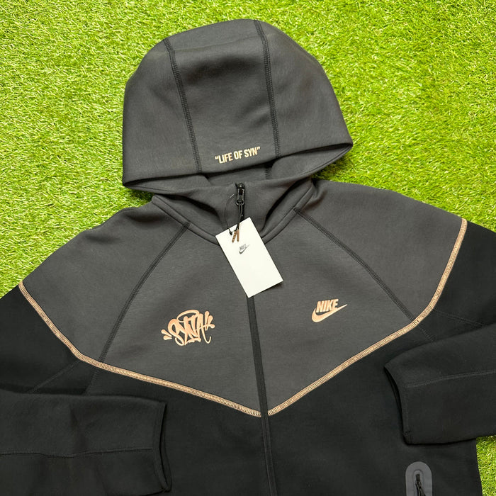 Nike Syna Tech Fleece Central Cee Black Gold look 1
