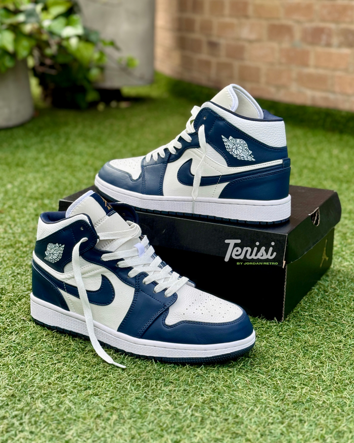Air Jordan 1 Mid “Midnight Navy” look 1