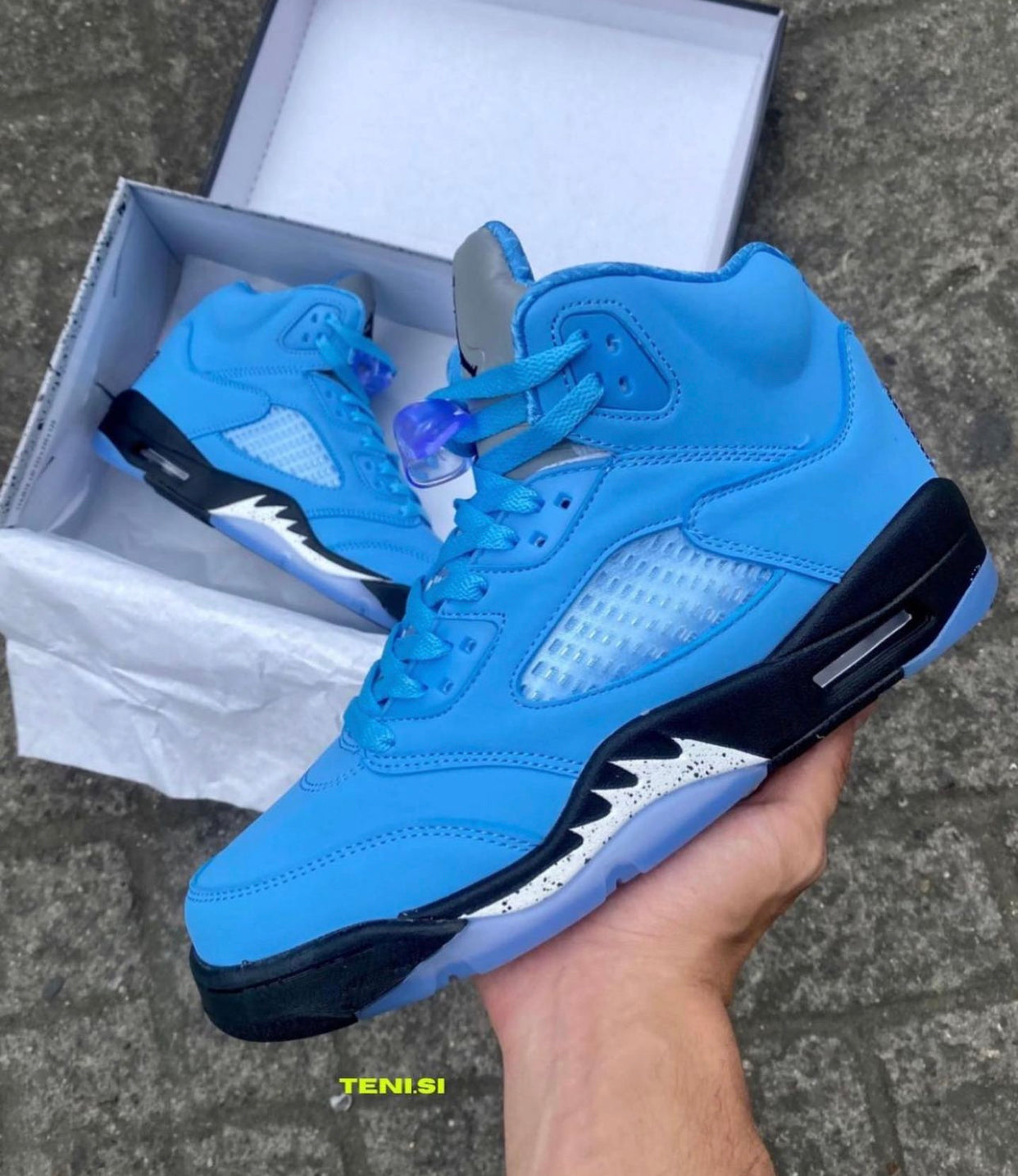 Air Jordan 5 retro “UNC”