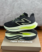 New Balance Fuel Cell "Black 2" vista 1
