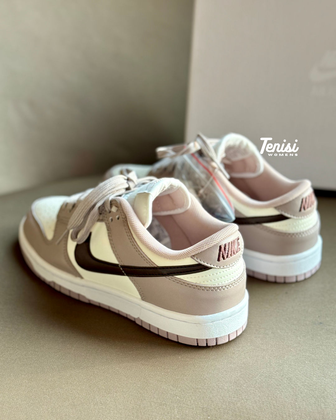 Nike
tenis Dunk Low "Diffused Taupe"
