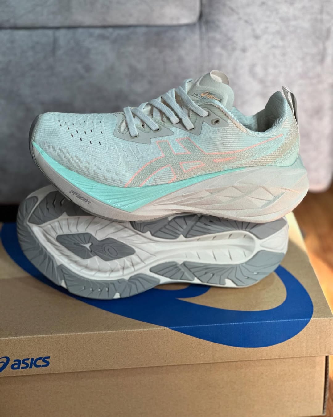 Asics Novablast 4 "Beige"