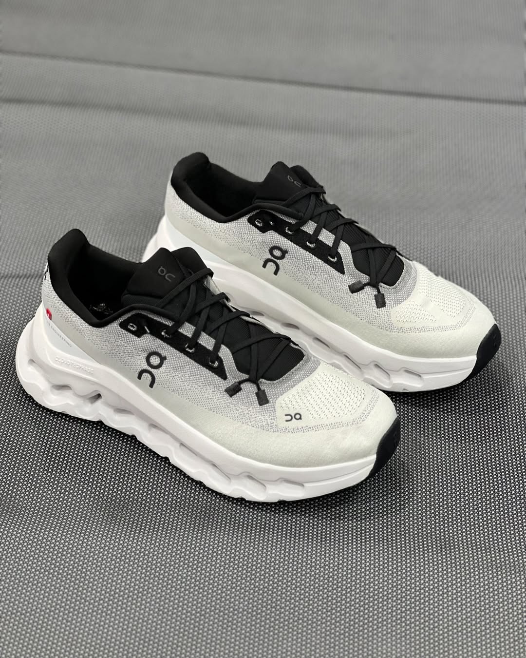 On Running Cloudtilt Black/Ivory