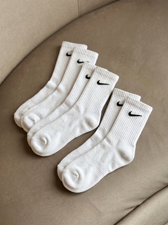 Medias Nike Blancas x3 look 1