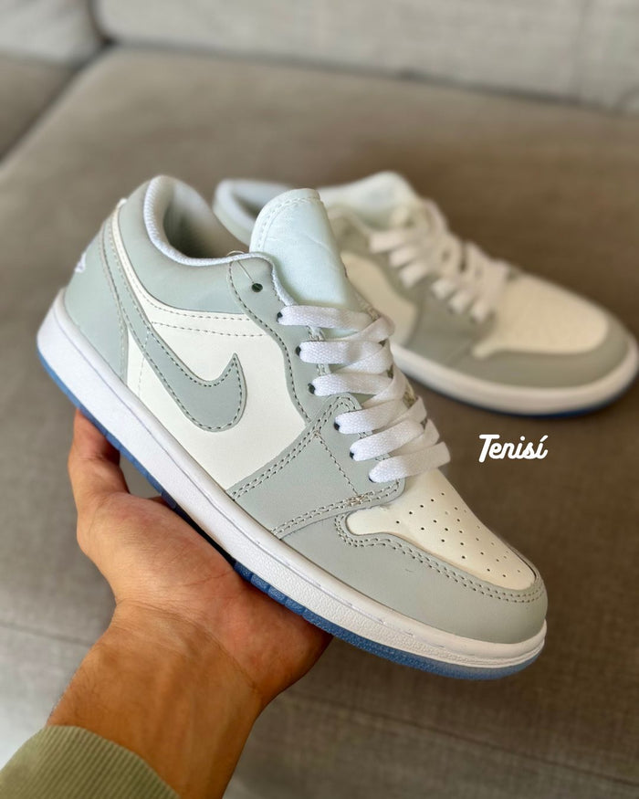Air Jordan 1 Wolf Grey look 3