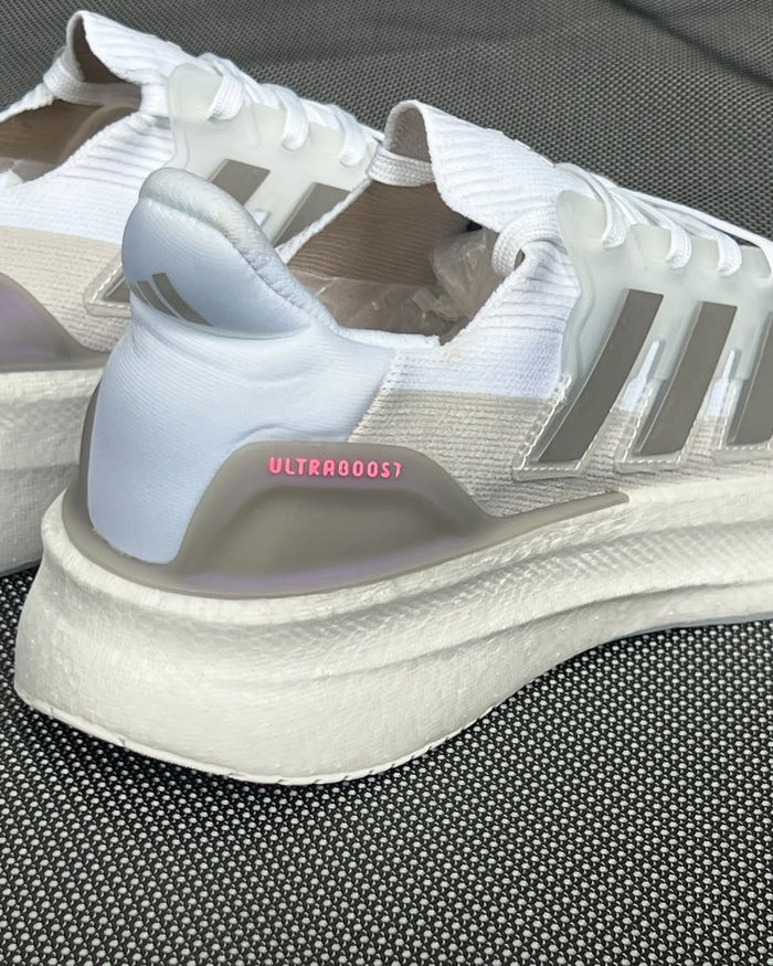 adidas Ultraboost 5 "Beige" look 3