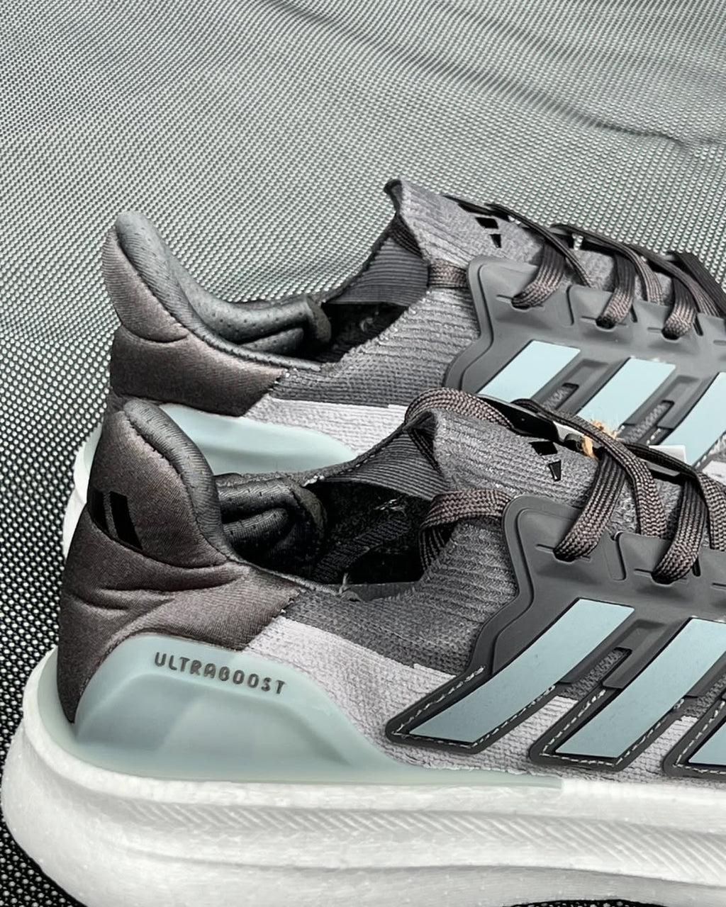 adidas Ultraboost 5