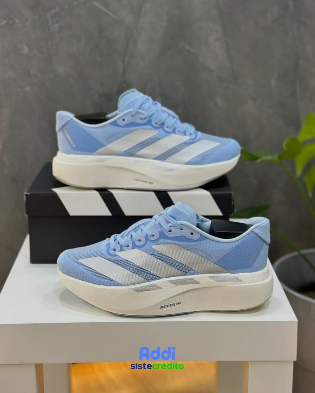 Suela con tecnología Lightstrike Pro de Adidas Adizero EVO SL Glow Blue