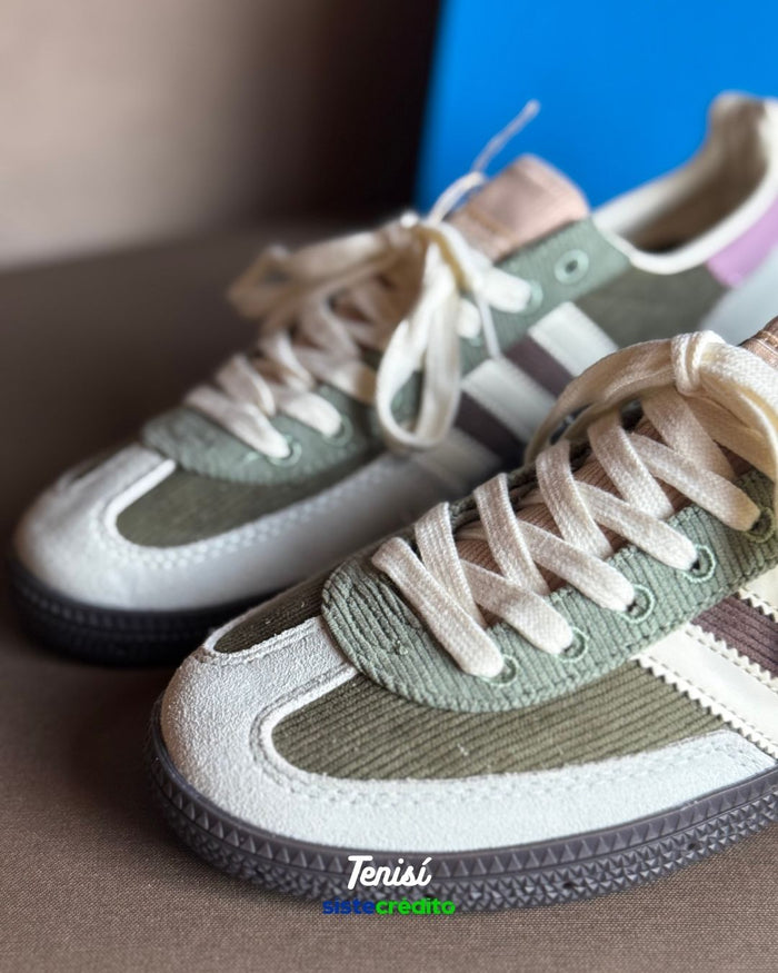 Adidas Handball Spezial Silver Green Magic look 1