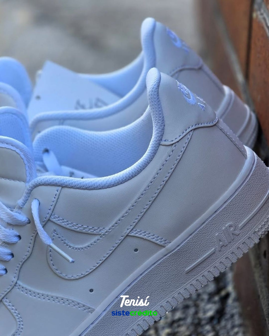 Zapatillas Nike Air Force One blancas con suela gruesa