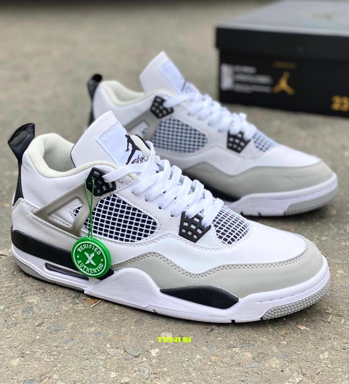 Air Jordan 4 Military Black vista lateral mostrando cuero blanco, detalles negros y malla ventilada
Meta descripción: Compra tus Air Jordan 4 Military Black con pago contra entrega o crédito fácil. Lateral elegante y auténtico, perfectas para tu estilo streetwear.