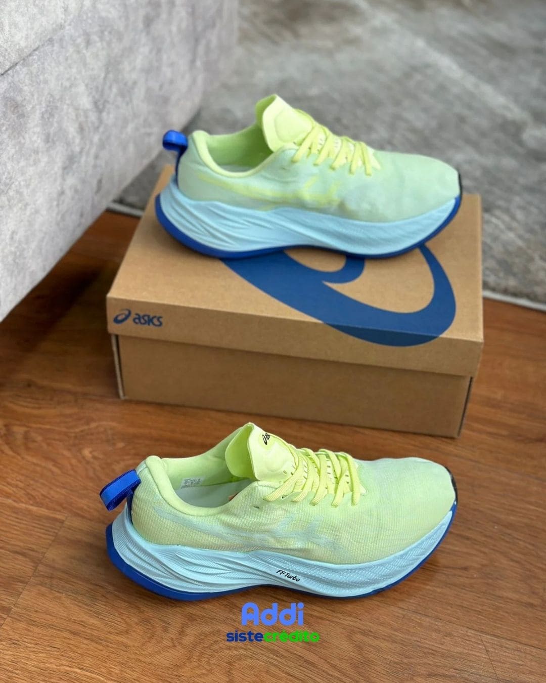 Vista frontal de Asics Superblast Green – Blue, cómodas, ligeras y disponibles con pago contra entrega y crédito.