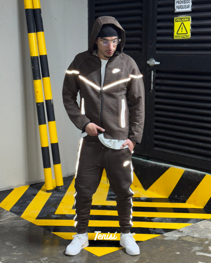 Nike Tech Fleece Tracksuit Reflective "Cafe" look 2