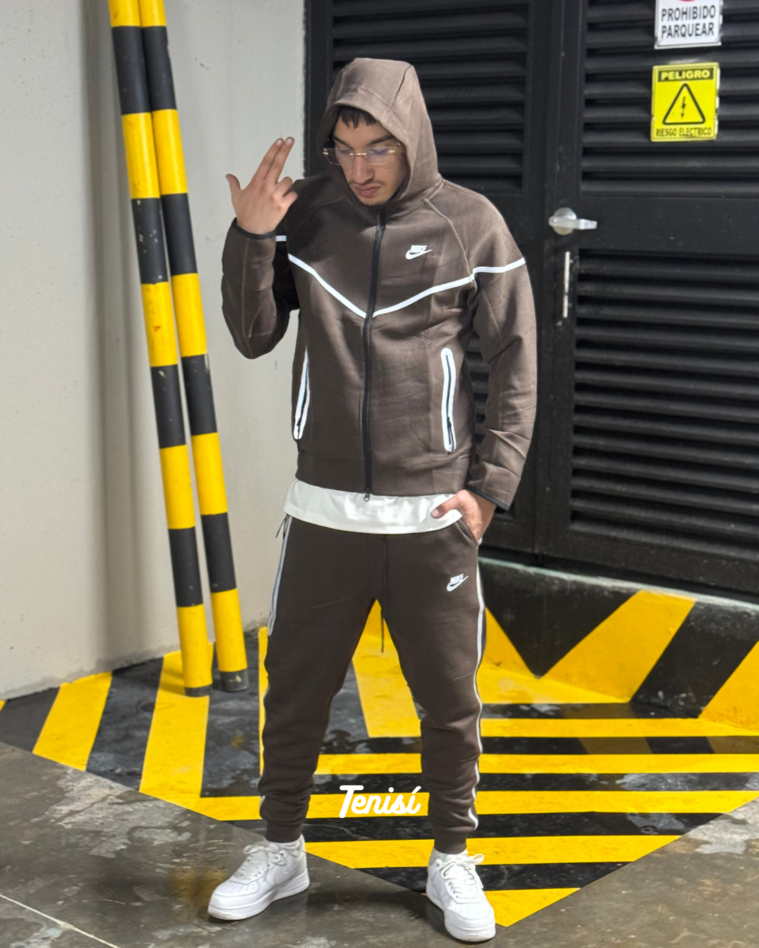 Conjunto Nike Tech color café premium
