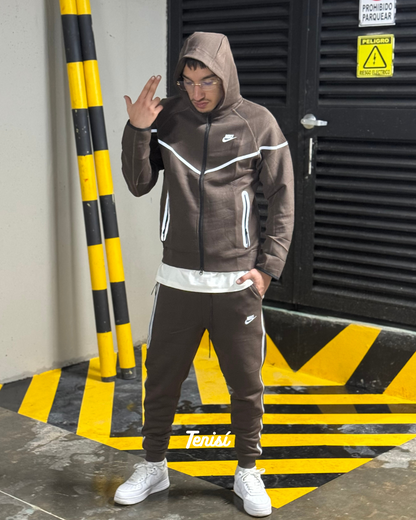 Conjunto Nike Tech color café premium
