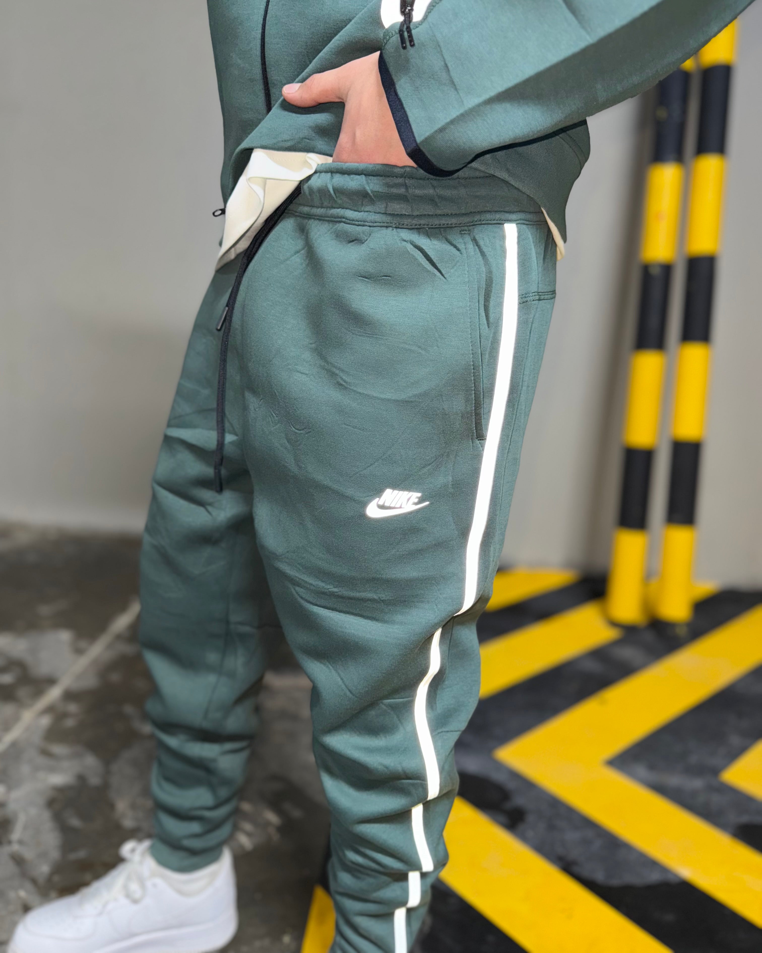 Conjunto Nike Tech Green en calidad premium