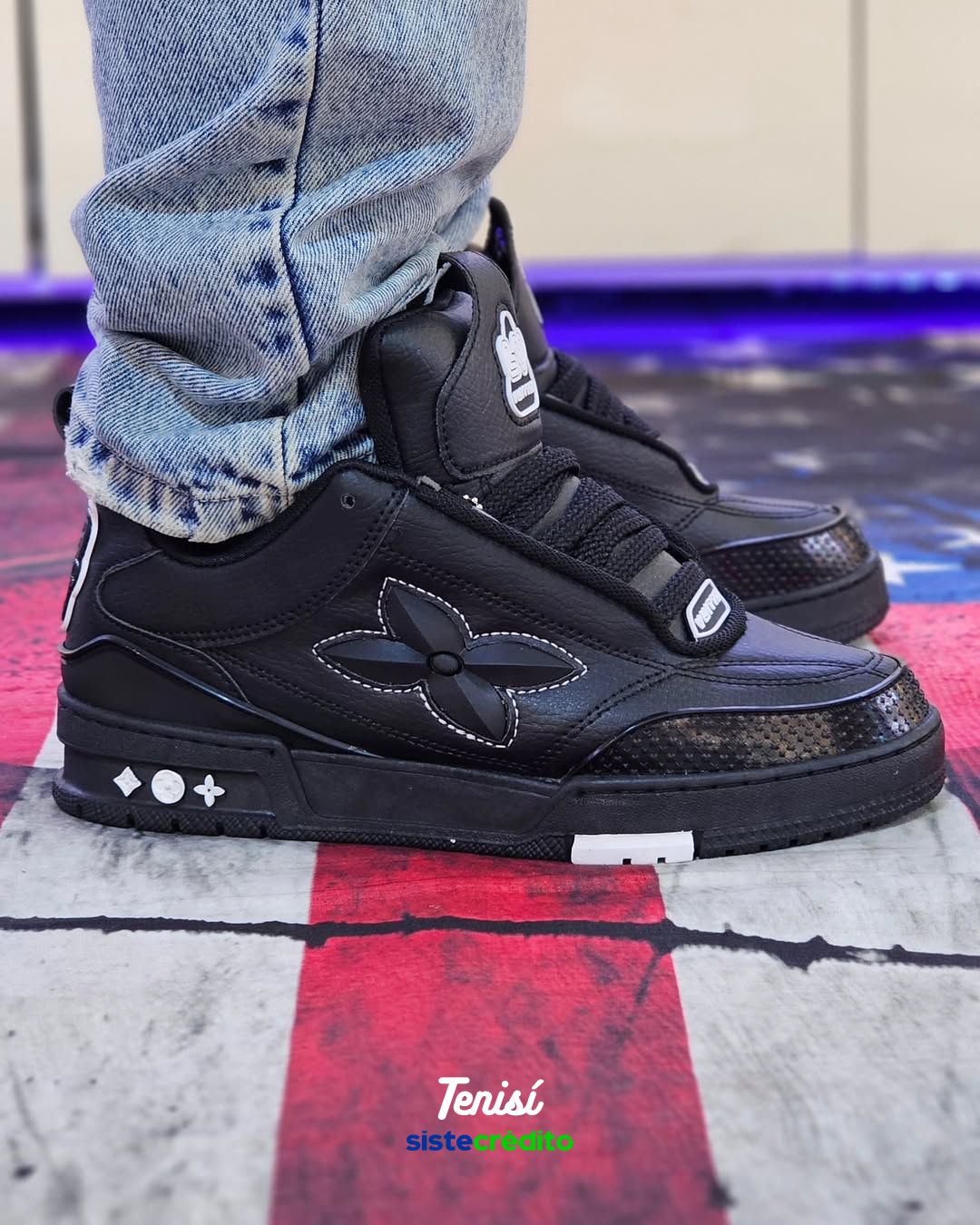 Louis Vuitton Skate Triple Black vista lateral con pago contra entrega
