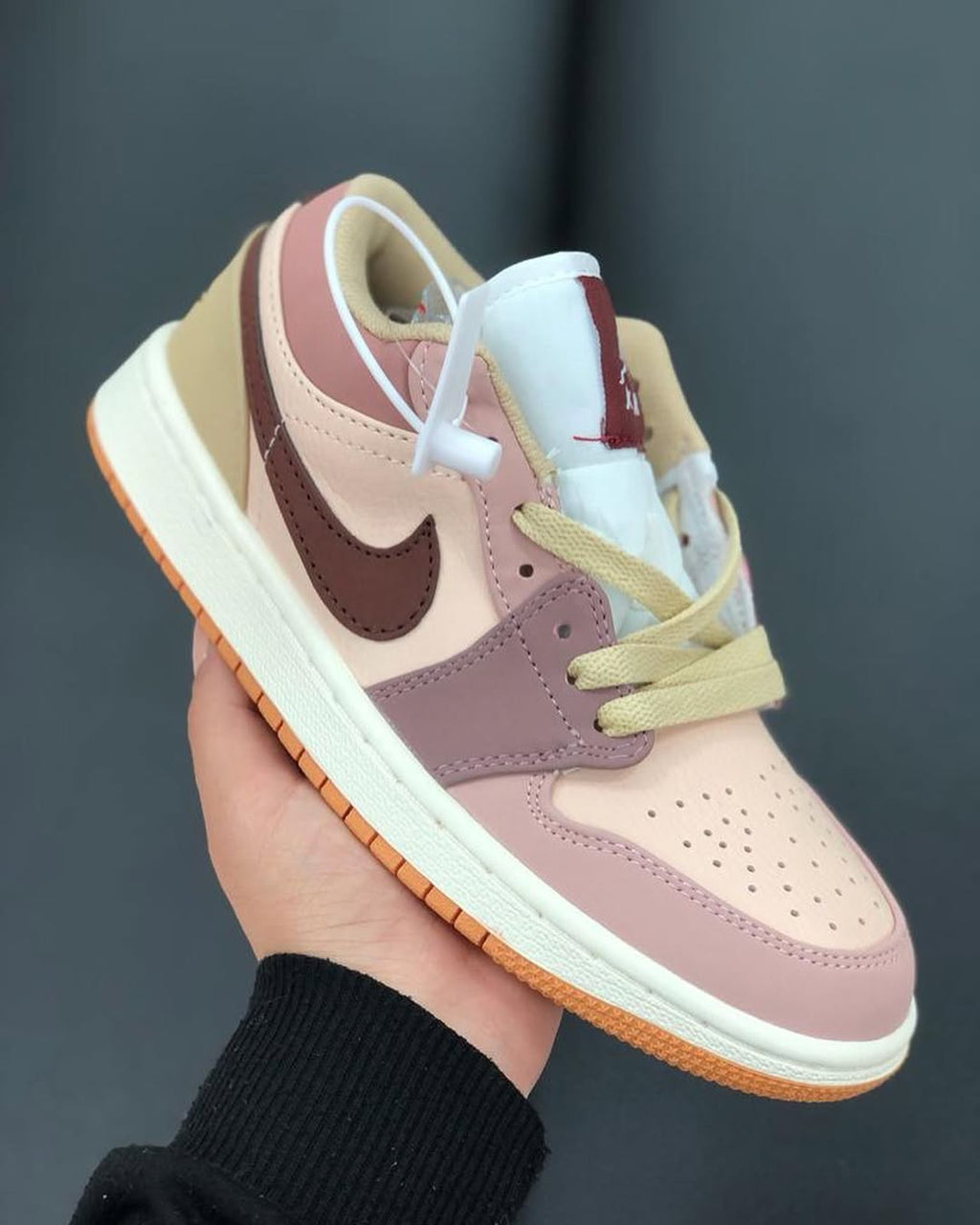 Nike Air Force 1 Low Vinotinto para Dama – Zapatillas Urbanas Elegantes y Cómodas