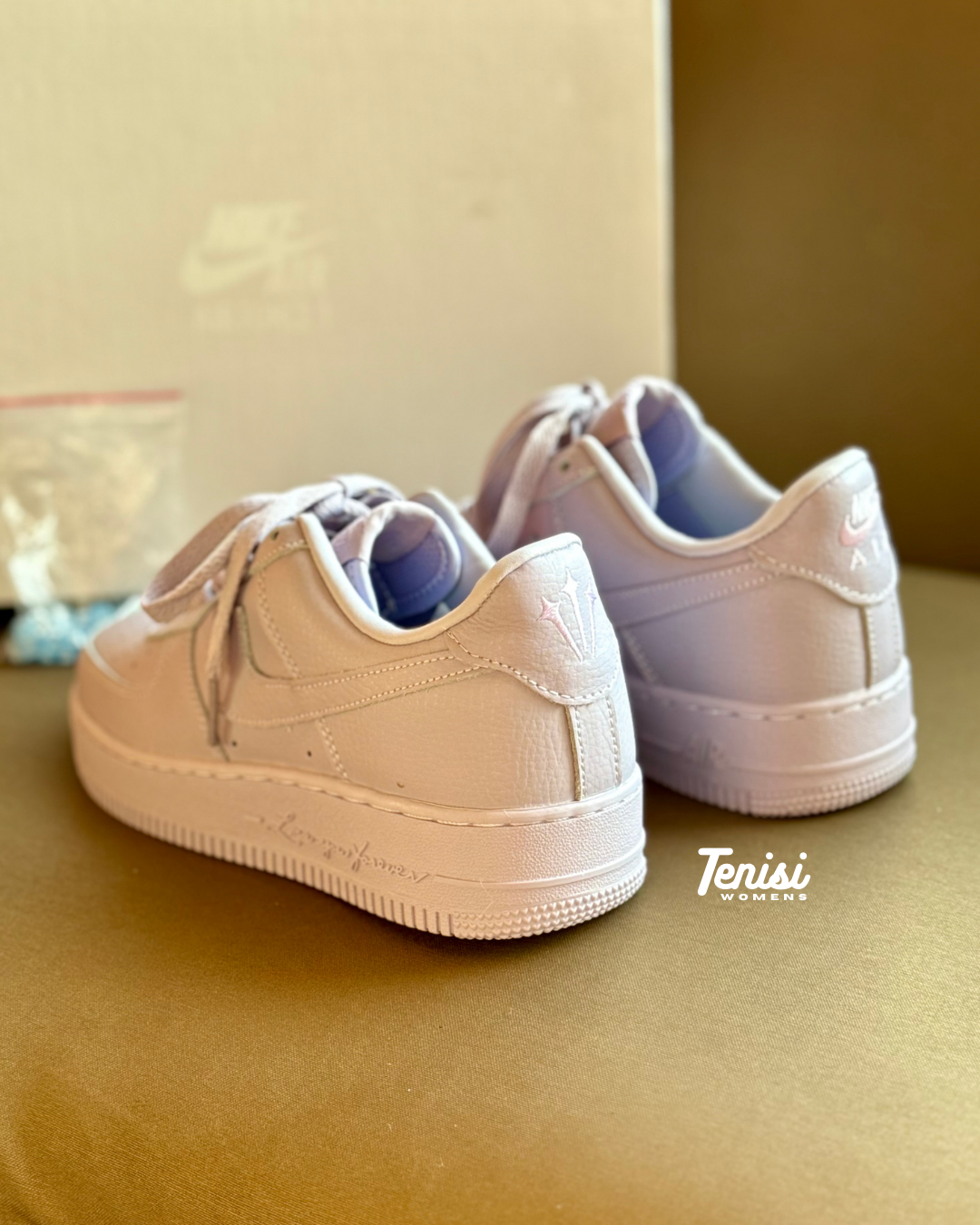 Air Force 1 Nocta Purple Drake puestos, outfit urbano y elegante.
