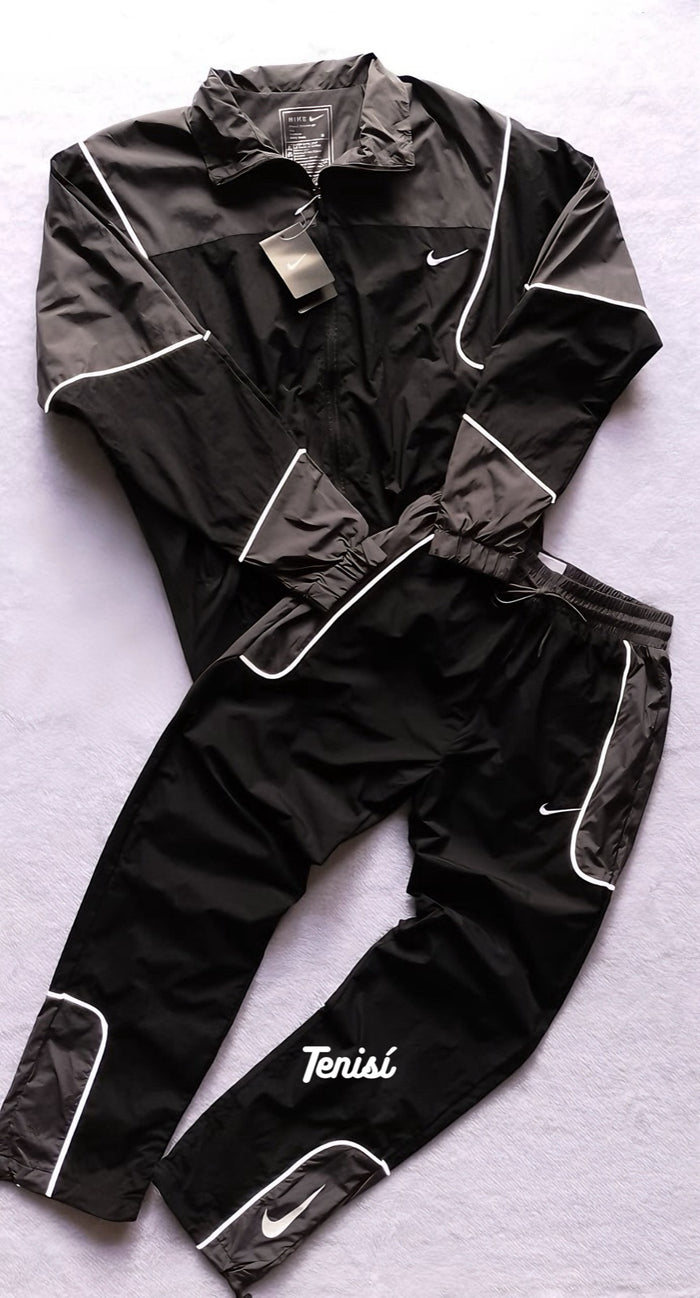 Nike Sportswear Cortavientos Track Jacket y Pants look 3