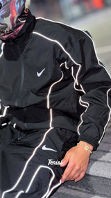 Nike Sportswear Reflective Track Jacket y Pants vista 4