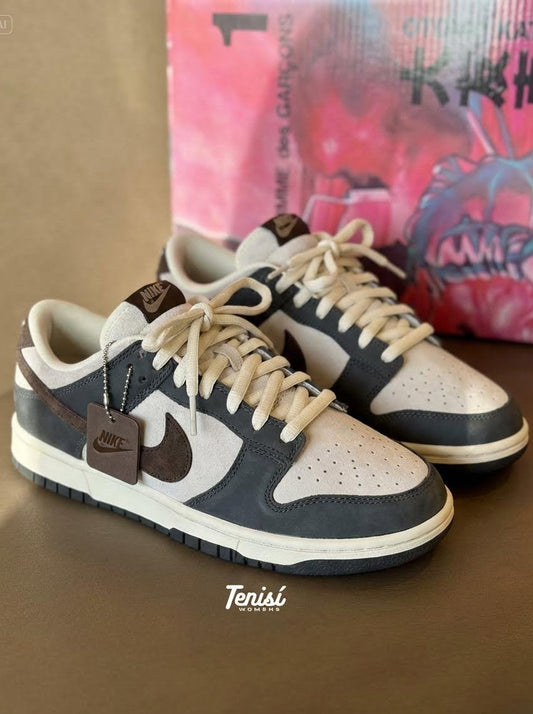 Nike Dunk Low x Tenisí Azul Cremita vista lateral
