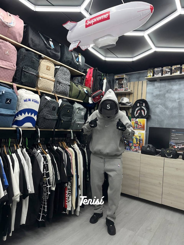Nike NBA Conjunto Hoodie y Pantalón “Gris” look 4