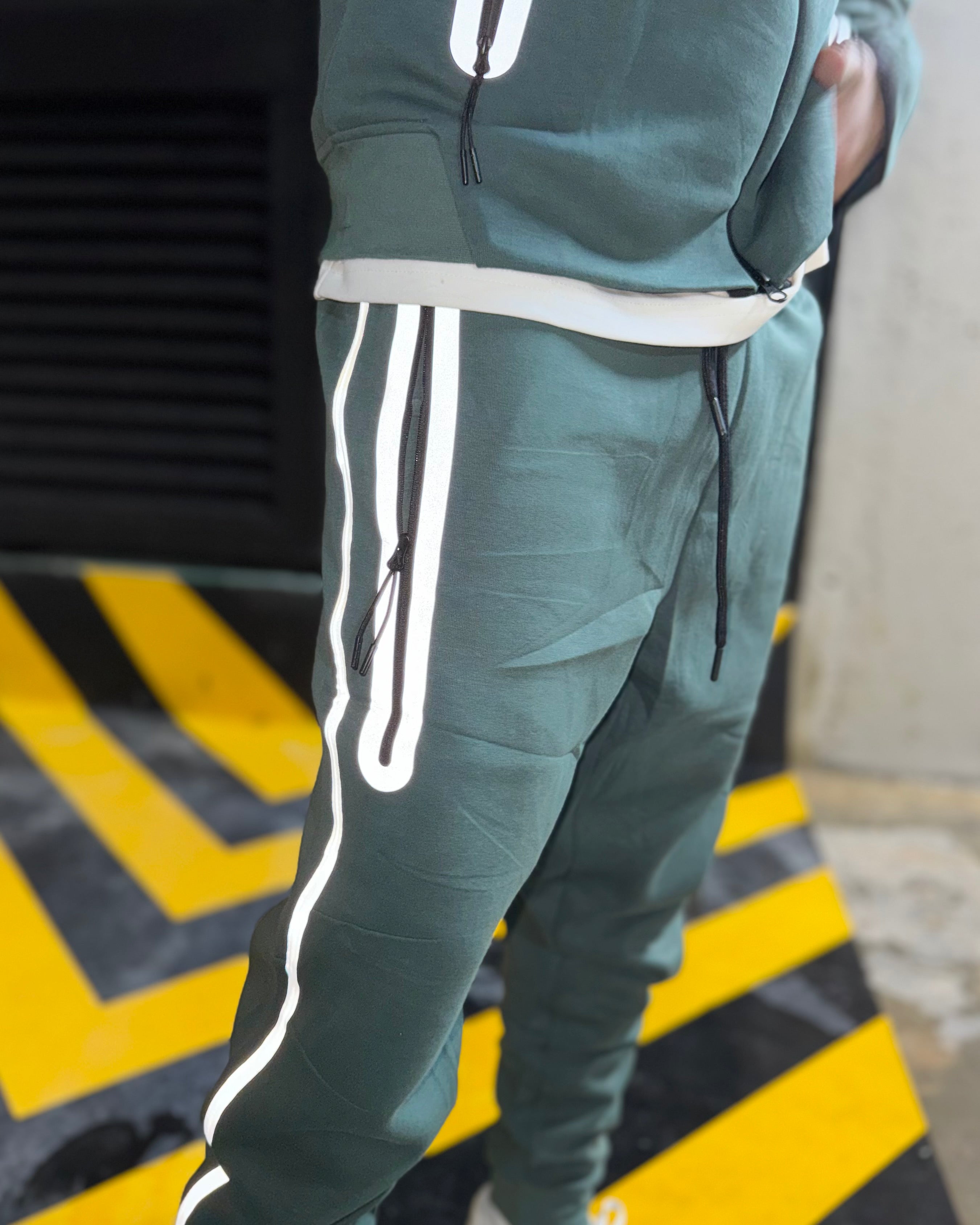 Vista frontal del Nike Tech Green para hombre
