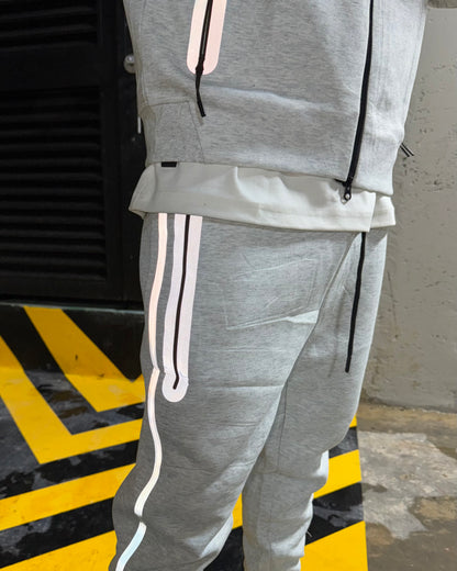 Conjunto Nike Tech Grey disponible en Tenisi.co