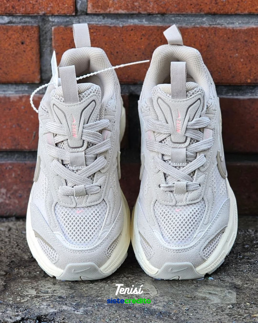 Nike V5K con malla transpirable y diseño moderno