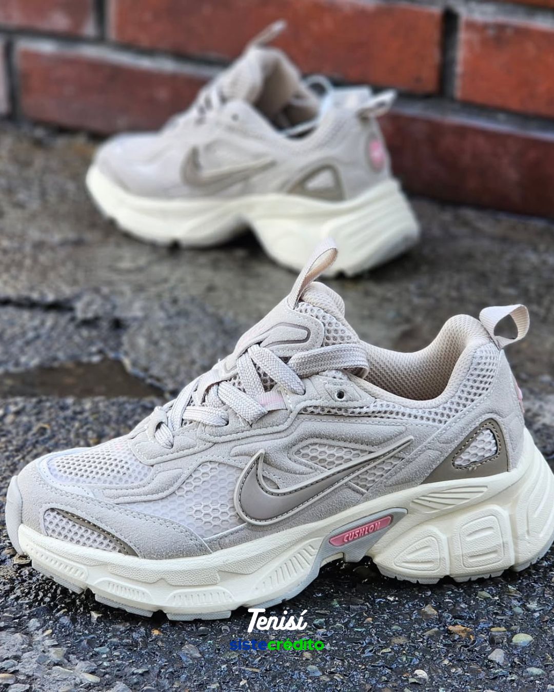 Vista lateral de Nike V5K con suela de amortiguación reactiva