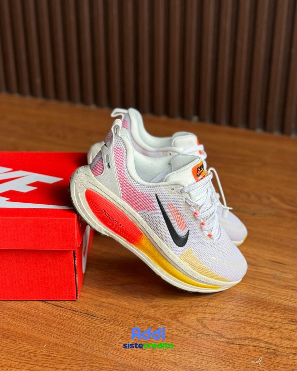 Tenis Nike Vomero 18 White/Orange vista frontal – envío gratis