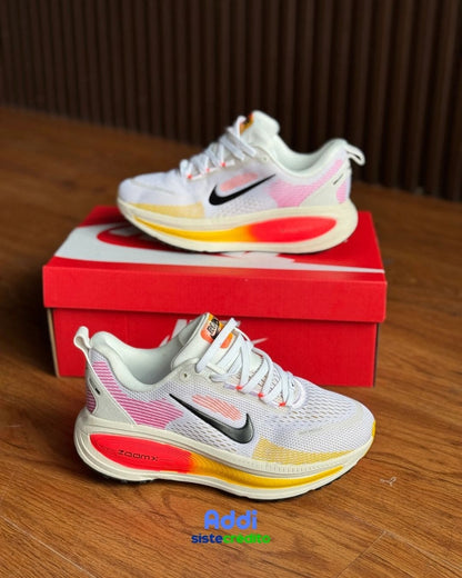 Talón trasero Nike Vomero 18 White/Orange – pago contra entrega