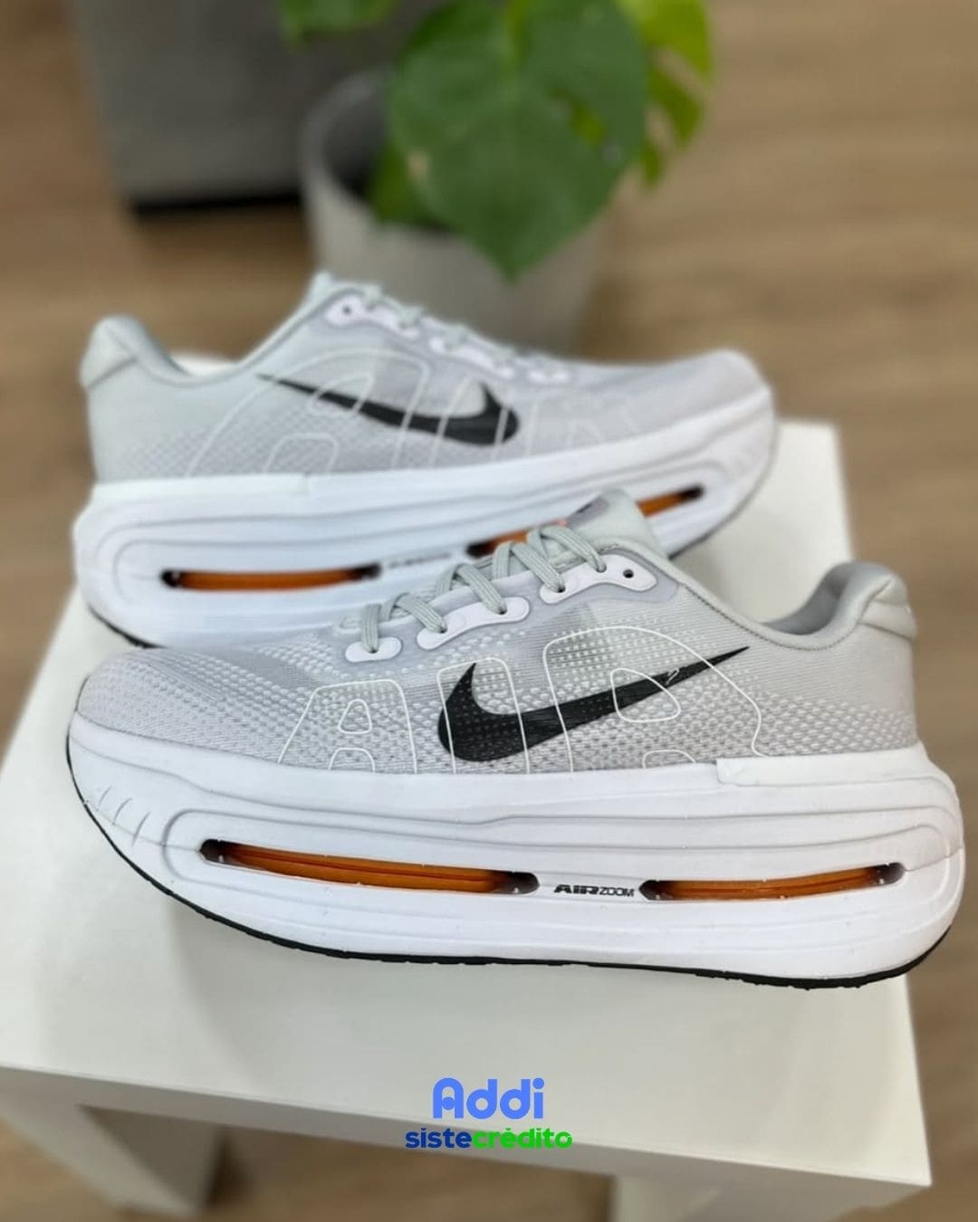 Tenis Nike Zoom Vomero Premium Grey vista lateral