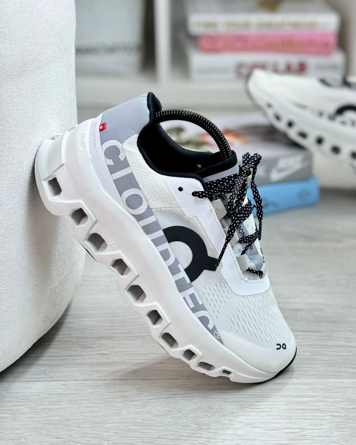 On Cloudswift Running Monster A White originales vista lateral