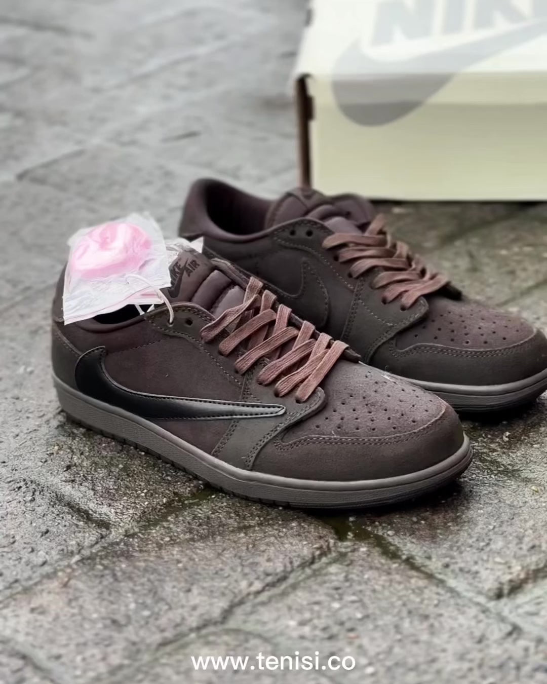 Air Jordan 1 x Travis Scott “Velvet Brown”