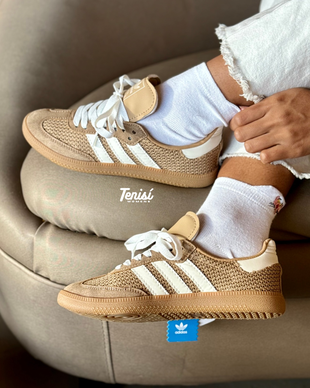 Zapatillas Adidas Samba en tono marrón desierto con diseño atemporal