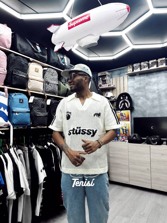 Stüssy Polo Tejida “Blanco / Negro” look 3