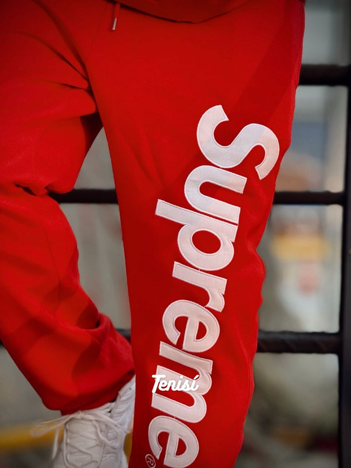Supreme Big Logo Hooded Sweatshirt y Sweatpant “Rojo” look 1