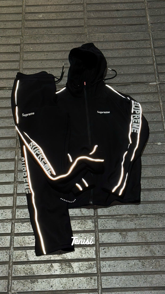 Supreme Reflective Zip Up Hooded Sweatshirt y Sweatpant look 1