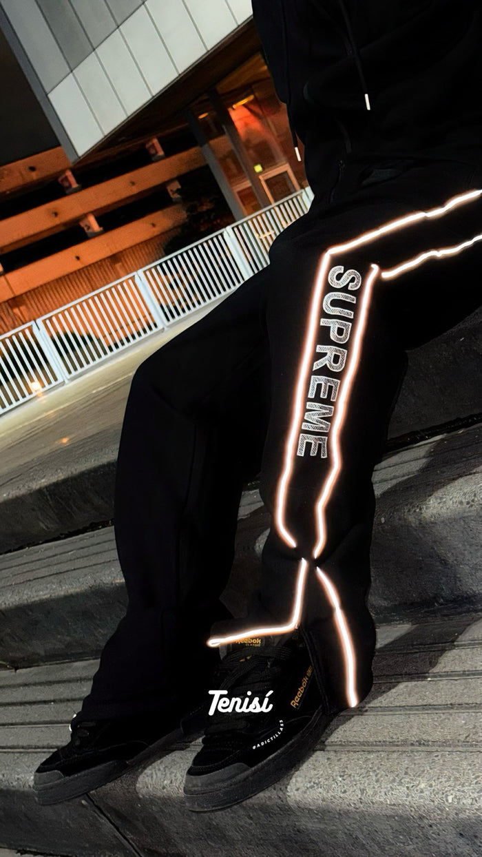 Supreme Reflective Zip Up Hooded Sweatshirt y Sweatpant look 3