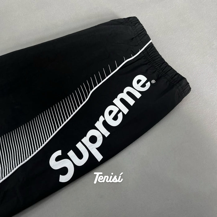Supreme x Umbro Track Jacket y Track Pant “Negro” look 3